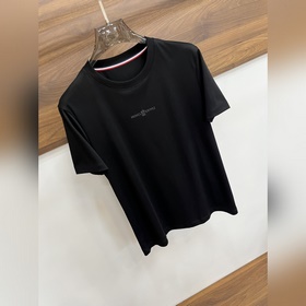 Новинка весенней коллекции Moncler： фу