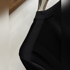 Новинка весенней коллекции Moncler： фу