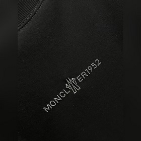 Новинка весенней коллекции Moncler： фу