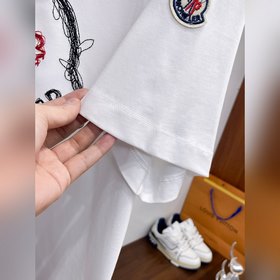Moncler  С тремя логотипами Новая мо