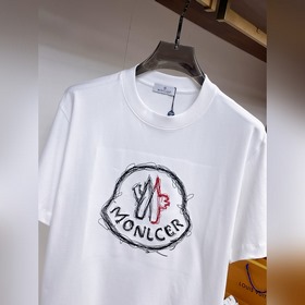 Moncler  С тремя логотипами Новая мо