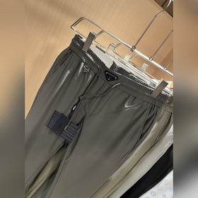 Prada： новые универсальные брюкиз элас