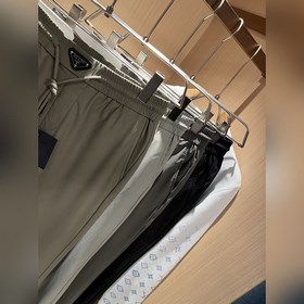 Prada： новые универсальные брюкиз элас