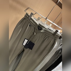 Prada： новые универсальные брюкиз элас