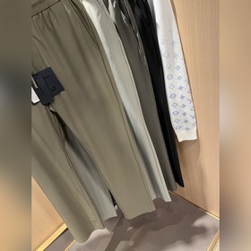 Prada： новые универсальные брюкиз элас