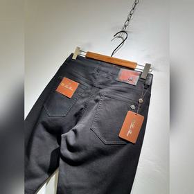 Loro Piana： новые модели мужских брюк 