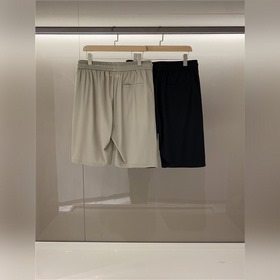 Prada — новые мужские джинсы-кэрроу с