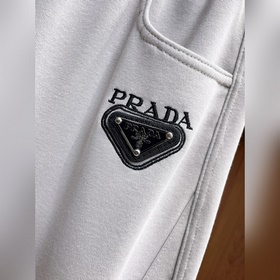 Prada Новая коллекция весна 2026： брю