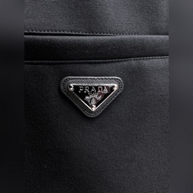 Prada： с полным набором логотипов. Нов