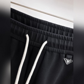 Prada： с полным набором логотипов. Нов