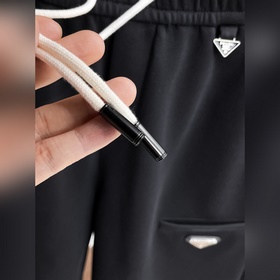 Prada： с полным набором логотипов. Нов