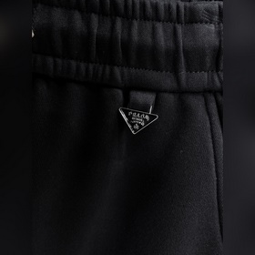 Prada： с полным набором логотипов. Нов
