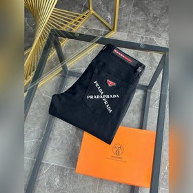 Новая коллекция Prada IT уже в продаже