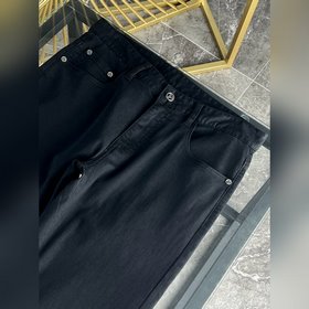 Новая коллекция Prada IT уже в продаже