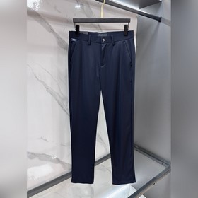 Новая модель повседневных брюк Prada, 
