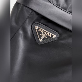 Новые летние мужские шорты Prada 2026：