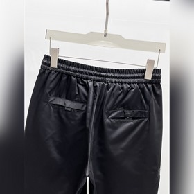 Новые летние мужские шорты Prada 2026：
