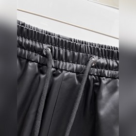 Новые летние мужские шорты Prada 2026：