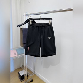 Новые летние мужские шорты Prada 2026：