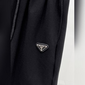 Новые летние мужские шорты Prada 2026：