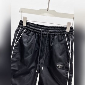 Новые летние мужские шорты Prada 2026：
