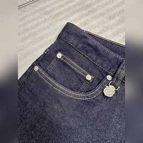 Prada： новые джинсы из коллекции весна