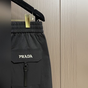 Черно-белые повседневные брюки Prada в