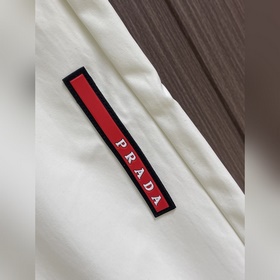 Черно-белые повседневные брюки Prada в