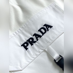 Черно-белые повседневные брюки Prada в