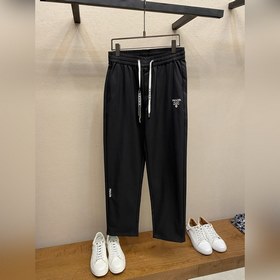Prada： черно-белые брюки в стиле функц