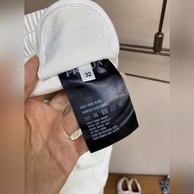 Prada： черно-белые брюки в стиле функц