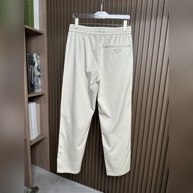 Новые повседневные брюки Prada из колл