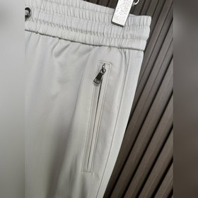 Новые повседневные брюки Prada из колл
