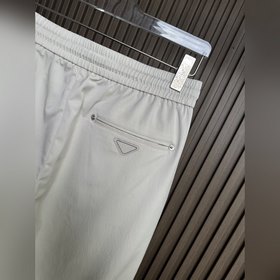 Новые повседневные брюки Prada из колл