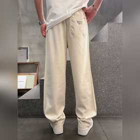 Prada # Модель 2026 — это новое воплощ
