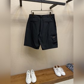 Prada — воплощение авангардного духа м