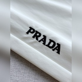 Черно-белые повседневные брюки Prada в