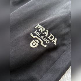 Черно-белые повседневные брюки Prada в