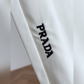 Черно-белые повседневные брюки Prada в