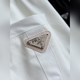 Черно-белые повседневные брюки Prada в