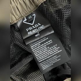 Prada  Новая модель шорт с тремя лого
