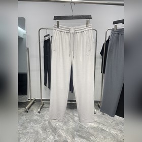 Prada — новые мужские брюки в стиле кэ