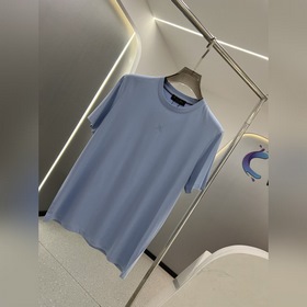 Новая мужская футболка с круглым вырез
