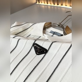 Prada： новая модель мужской трикотажно