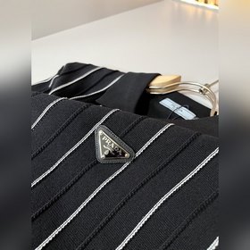 Prada： новая модель мужской трикотажно
