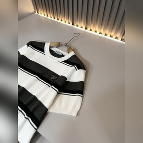 Prada： новая коллекция мужских трикота