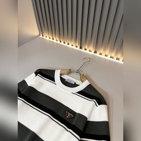 Prada： новая коллекция мужских трикота
