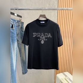 Prada — новая модель летней коллекции