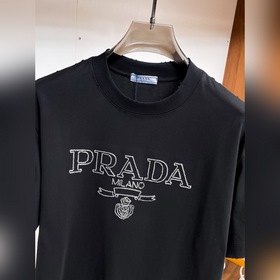 Prada — новая модель летней коллекции