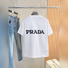 Prada — новая модель летней коллекции